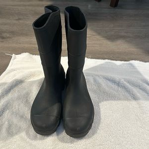 Size 7 Heavy Duty Black Costco Rain Boots